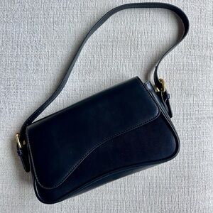 Classic Black Shoulder Bag - Sleek Leather handbag